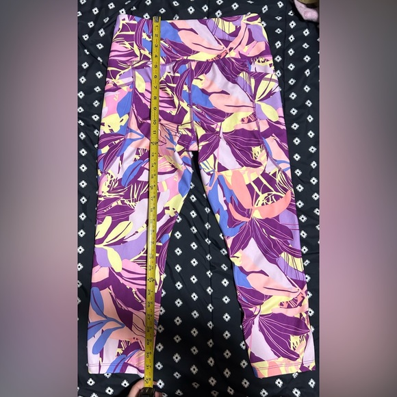 Avia purple&pink tropical pattern Capri leggings w/ pockets - size med8/10 - Picture 3 of 8
